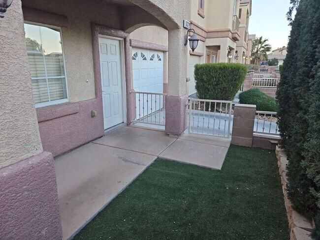 Foto del edificio - Beautiful 2 bedroom 2.5 bath !