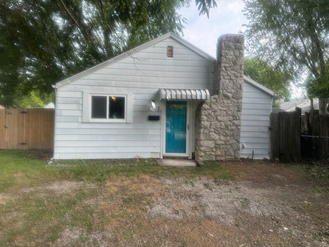 Primary Photo - SUPER CUTE 2 BEDROOM 1 BATH BUNGALOW HOME!