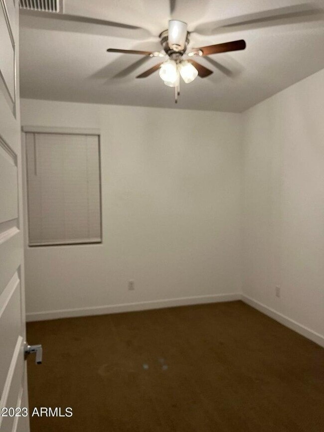 Building Photo - 9117 W Sells Dr