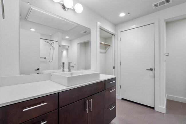 Foto del edificio - 1603 Enfield Rd