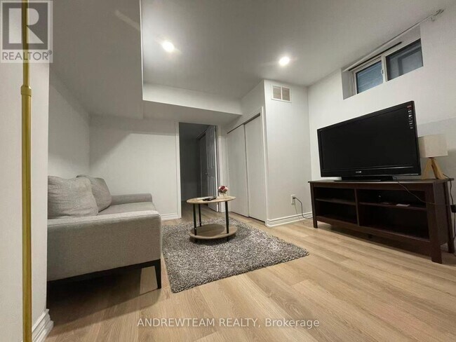 Photo du bâtiment - 382 Lynett Crescent