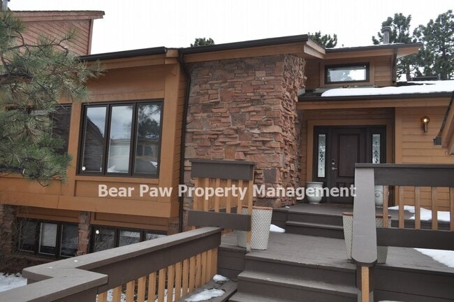 Building Photo - Beautiful Home on Golf Course