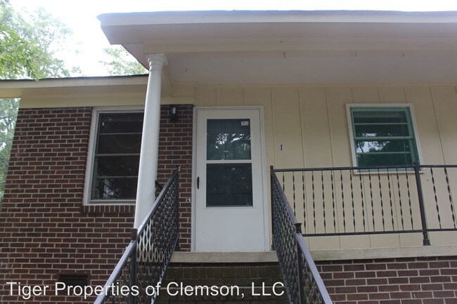 Building Photo - 303 Crawford Ct