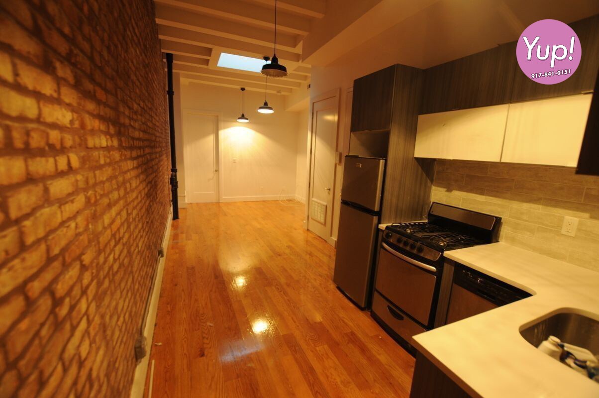 Primary Photo - 13 Humboldt St