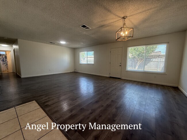 Foto del edificio - 7927 Albion Way