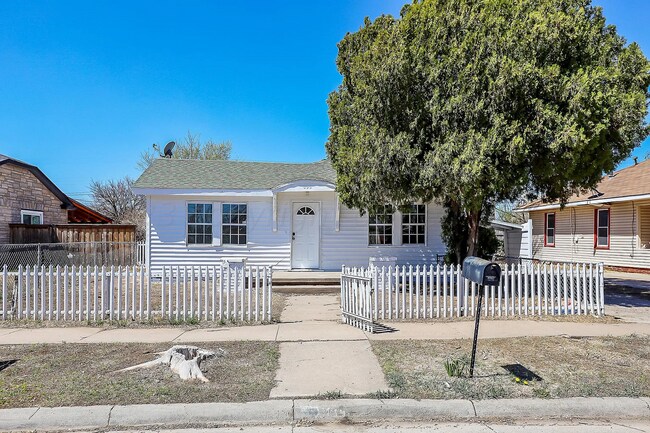 Building Photo - 806 S. Louisiana