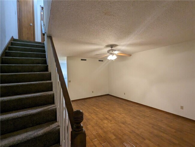Building Photo - 685 N Betty Jo Dr