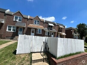 Building Photo - 2819 Fanshawe St