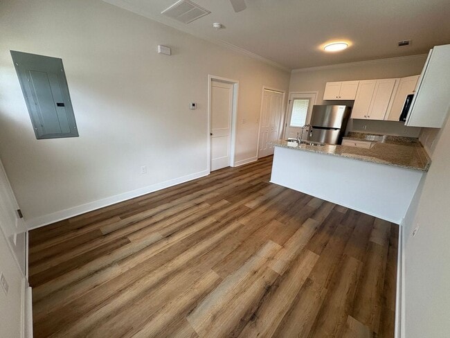 Building Photo - 185 S Barnett Shoals Rd