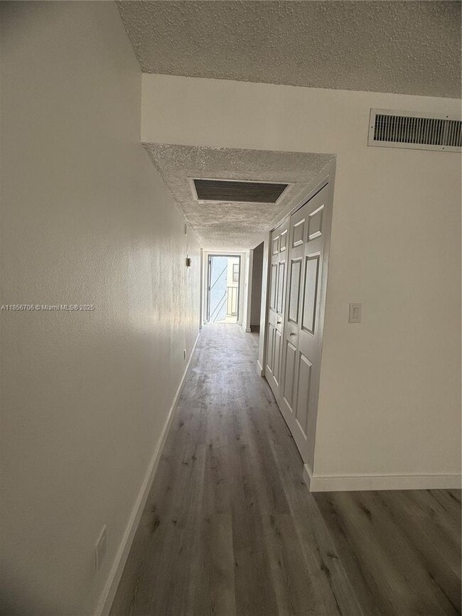Foto del edificio - 20200 W Country Club Dr