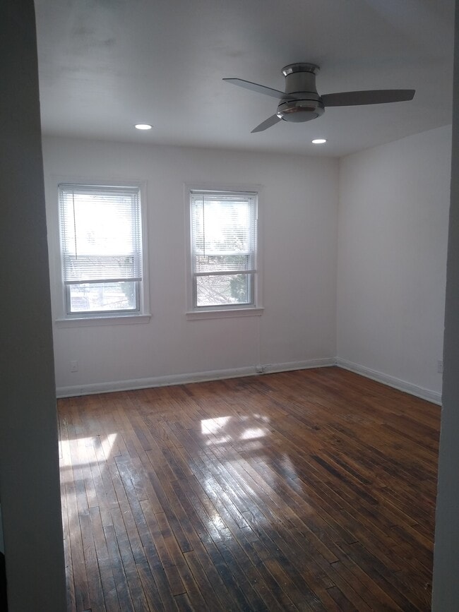 Livingroom - 1422 W St SE