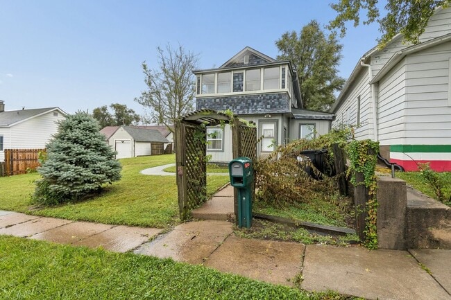 Building Photo - 511 Poppleton Ave