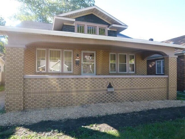 Foto del edificio - 2 Bedroom Home Near Union Hospital - Pets Welcome!