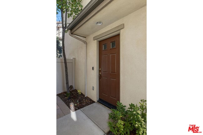 Building Photo - 6840 De Celis Pl