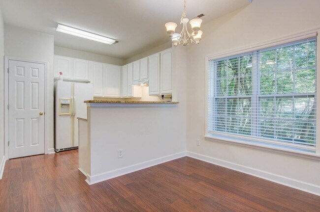 Foto del edificio - 100 Chinquapin Dr