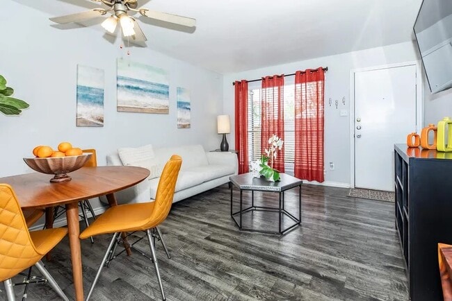 Foto del edificio - 4400 Memorial Dr