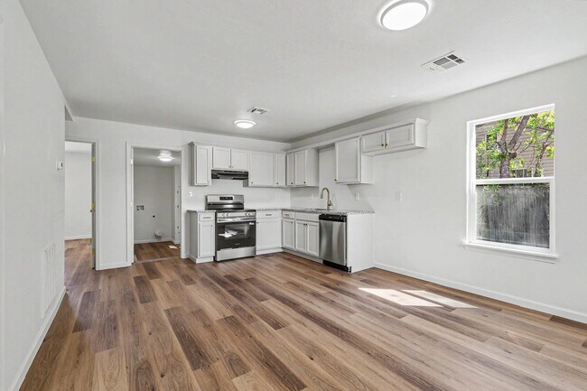 Building Photo - 1217 SW 17th St