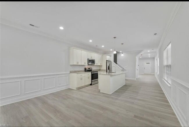 Building Photo - 251 Chapel St