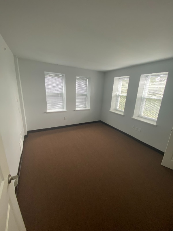 Building Photo - 1300 Lindley Ave