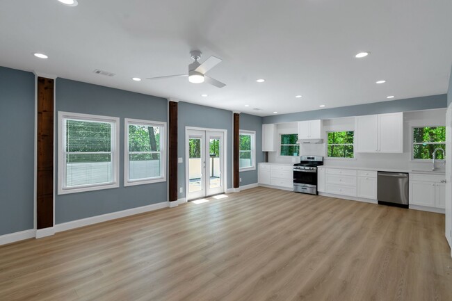 Building Photo - Your New Home Awaits!