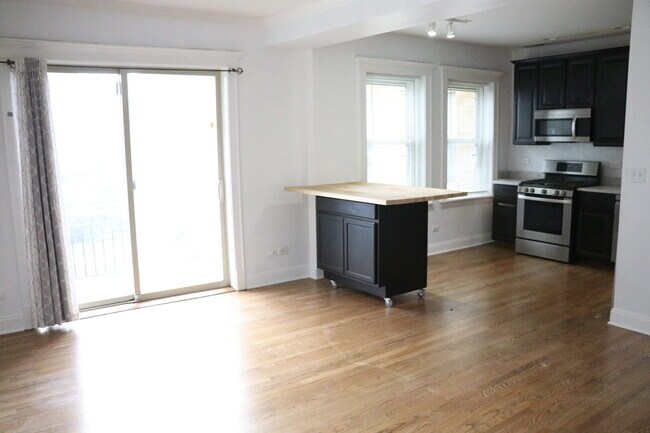 Building Photo - 4311 N Paulina St
