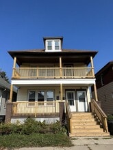 Building Photo - 170 Bondie St