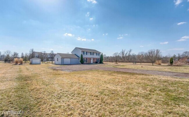 Building Photo - 3 br, 1 bath Townhome - 9 Doylestown Pike