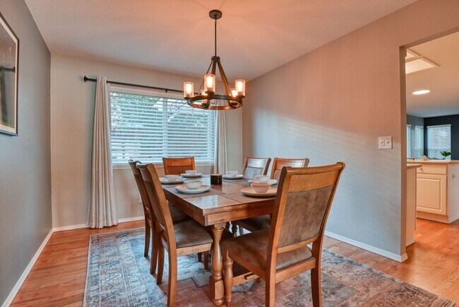 Building Photo - Updated 4 bedroom west Colorado Springs home