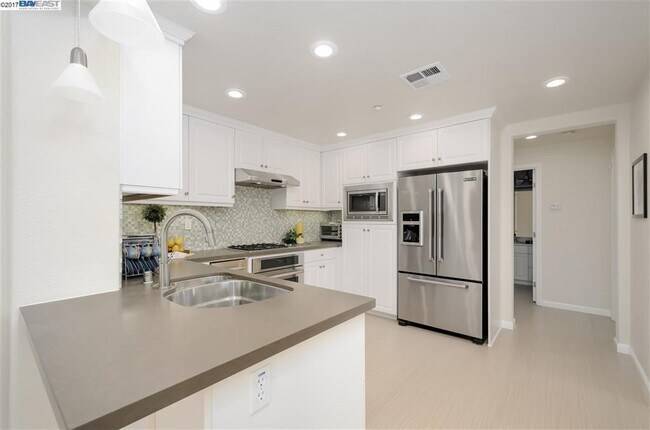 Foto del edificio - Executive 2 Bed + Den | 2 Bath | 1,718 Sq....