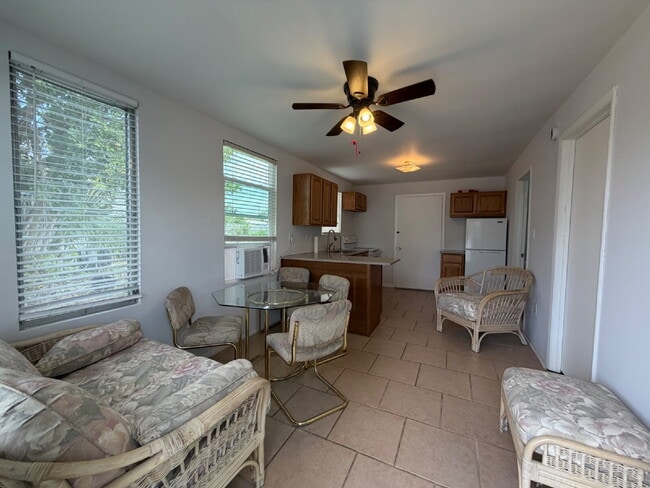 Foto del edificio - "Charming 1-Bedroom Retreat in North Port – Cozy 700 Sq Ft Oasis!"