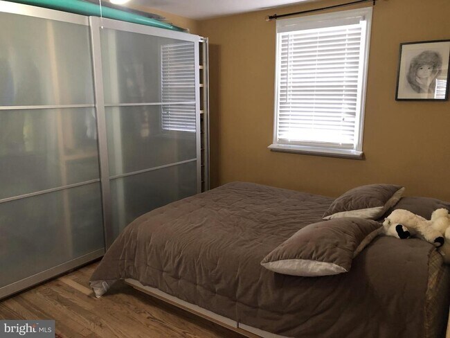 Foto del edificio - 10119 Greeley Ave