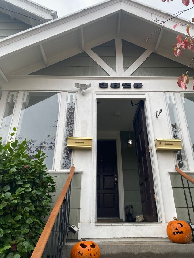 Primary Photo - Spacious Single Level Apartment Near Downtown