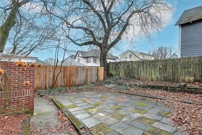 Building Photo - 113 3rd St