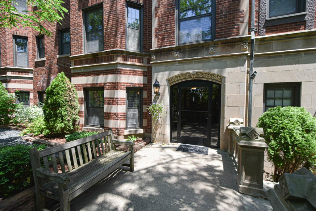 73373 Hazel Ave Unit B2, Glencoe, IL 60022 Condo for Rent in Glencoe, IL