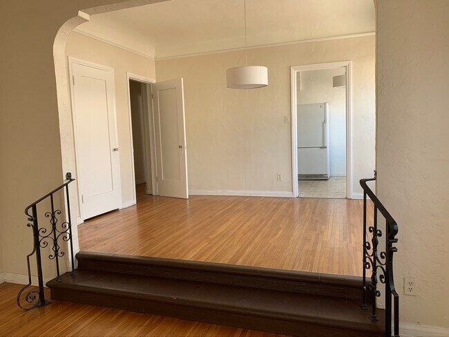 2203 office/bonus room closet - 2203 S Harcourt Ave