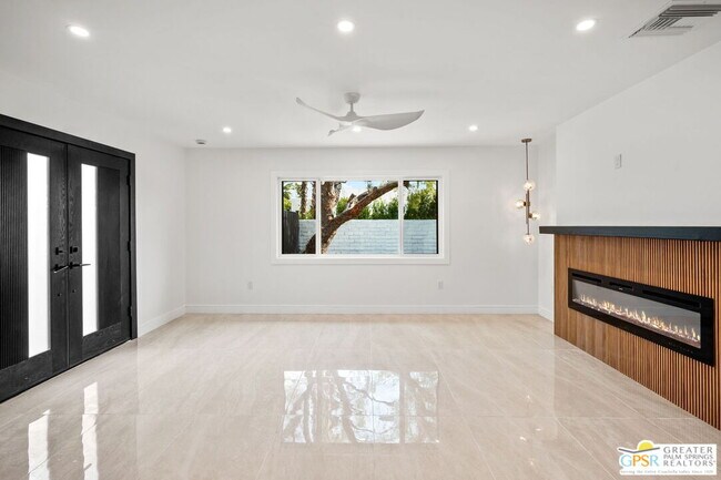 Foto del edificio - 2435 Wayne Rd