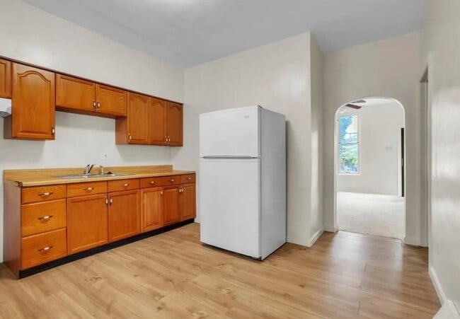 Building Photo - 3240 Rothpletz St