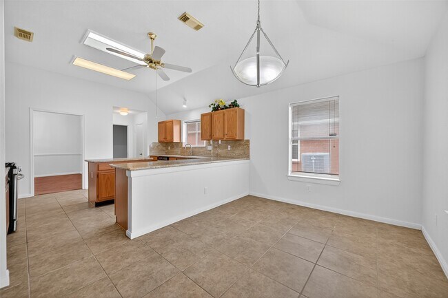 Foto del edificio - 914 W Peach Hollow Cir