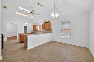 Building Photo - 914 W Peach Hollow Cir
