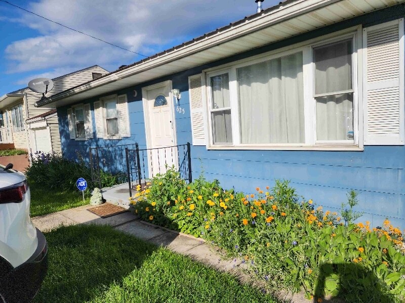 Primary Photo - 625 State Cir