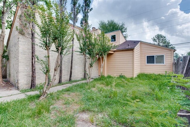 Building Photo - 11922 Lakewood W Dr