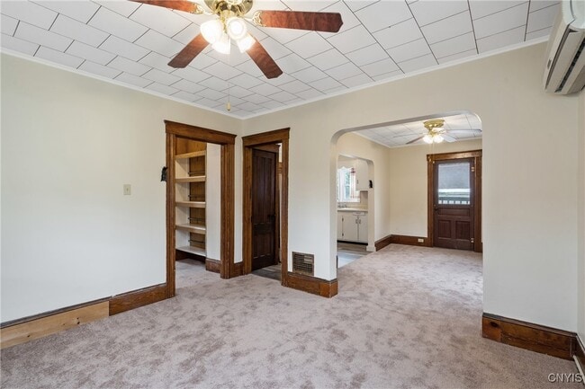 Building Photo - 115 W 1st St S