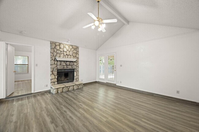 Building Photo - 917 Fiero Dr