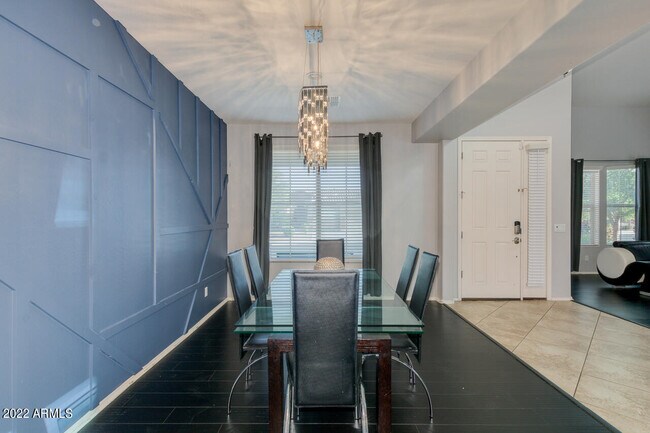 Foto del edificio - 18472 W Desert Ln