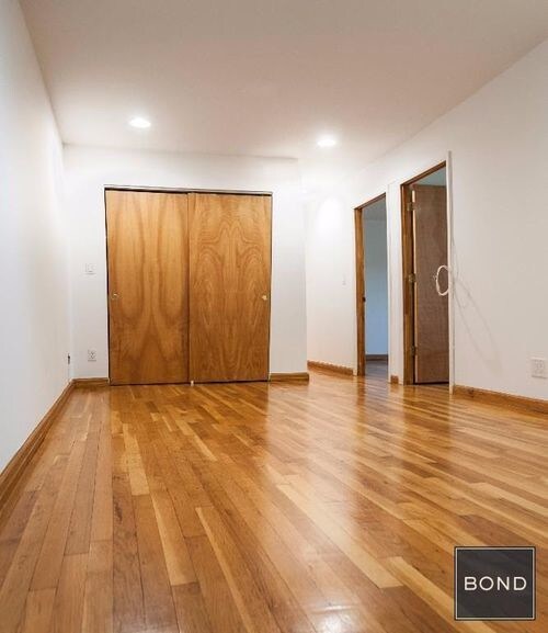 Building Photo - 372 W 30th St