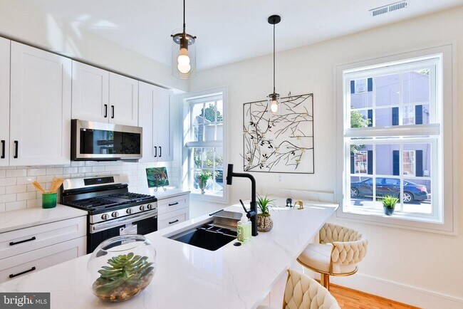 Foto del edificio - 221 S Alfred St