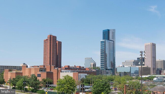 Building Photo - 406 E Cross St