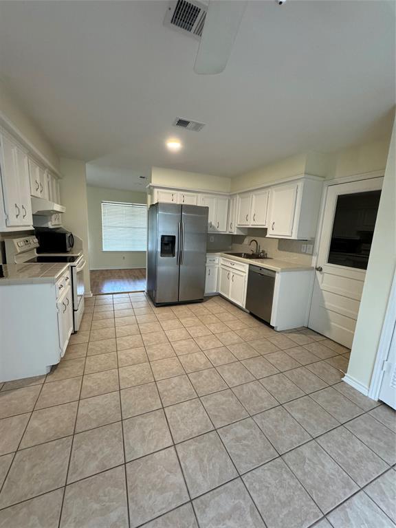 Foto del edificio - 9134 Lakeside Dr