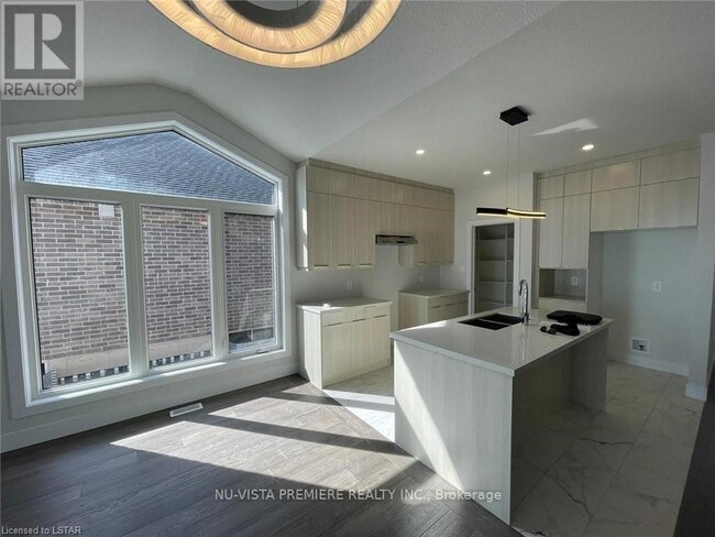 Building Photo - 320 Stathis Blvd