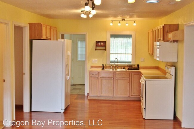 Building Photo - 3 br, 2.5 bath House - 212 Merchant